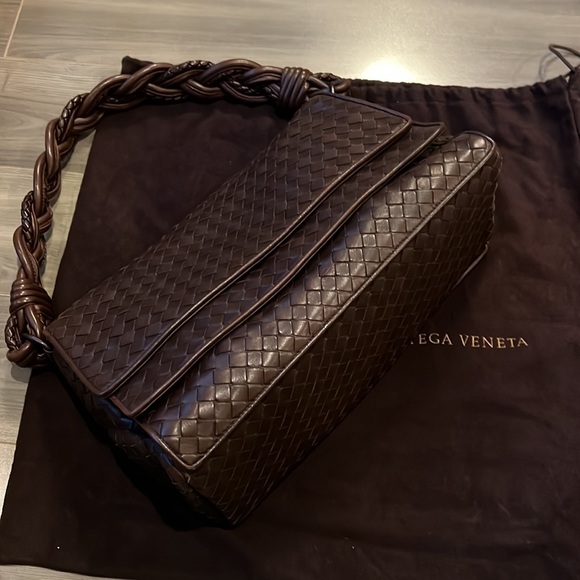 Bottega Veneta intrecciato leather shoulder bag dark brown, suede lining. - Picture 2 of 16